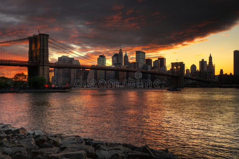 Tramonto del ponte di Brooklyn fotografia stock libera da diritti Tramonto del ponte di Brooklyn fotografia stock libera da diritti