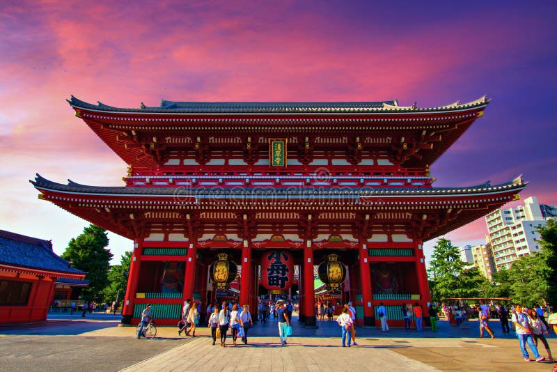 Tramonto Del Tempio Di Sensoji, Tokyo, Giappone Fotografia Editoriale ...