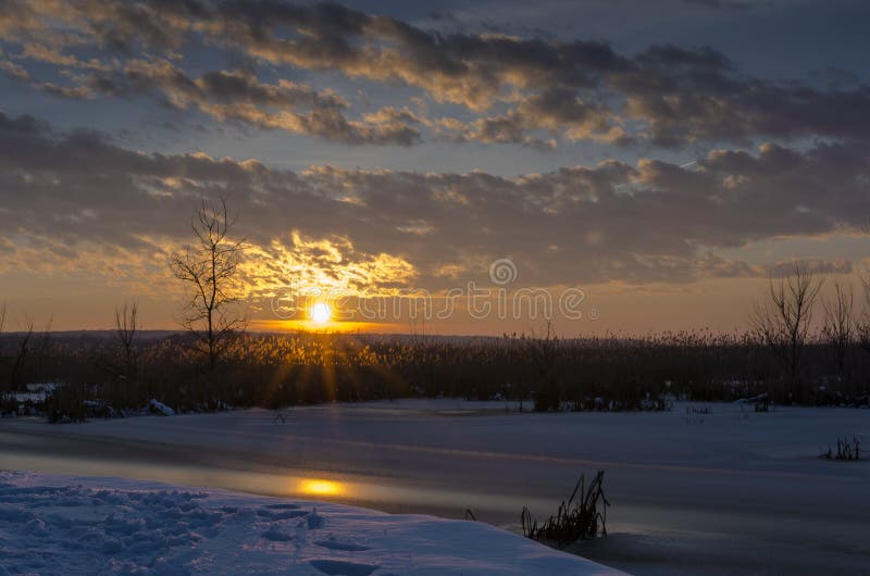 Tramonto di inverno fotografia stock libera da diritti Tramonto di inverno fotografia stock libera da diritti