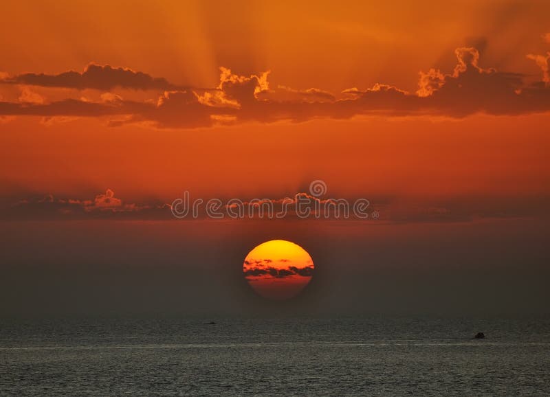 Tramonto e mare fotografie stock libere da diritti Tramonto e mare fotografie stock libere da diritti