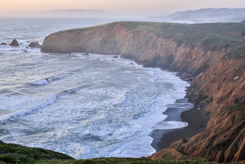 Tramonto a Mori Point, Pacifica, San Mateo County, California fotografie stock Tramonto a Mori Point, Pacifica, San Mateo County, California fotografie stock