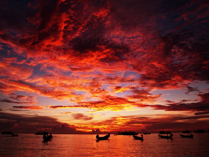 Tramonto rosso immagine stock libera da diritti Tramonto rosso immagine stock libera da diritti