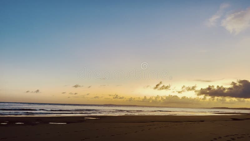 Tramonto tramonto tramonto spiaggia cielo nuvoloso mare mare mare paesaggio oceanico shela lamu regione costiera kenya africa orie