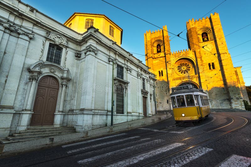Tramwaj w wzgórzach Lisbon zdjęcia stock Tramwaj w wzgórzach Lisbon zdjęcia stock