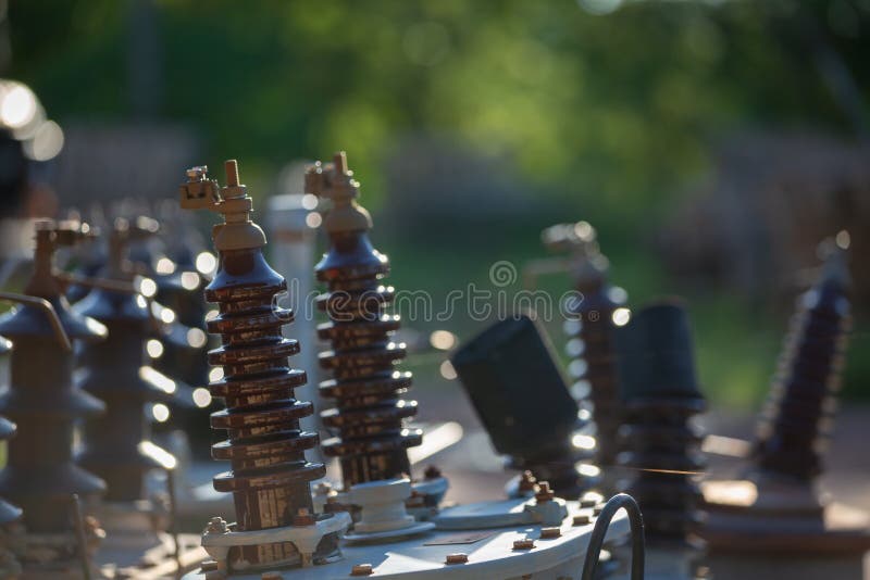 Transformador de alto voltaje con el aislamiento eléctrico imagen de archivo libre de regalías Transformador de alto voltaje con el aislamiento eléctrico imagen de archivo libre de regalías