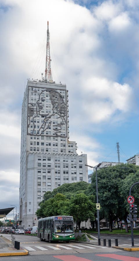 Carro De Polícia Em Plaza De Mayo Em Buenos Aires Em Um Feriado Domingo  Imagem Editorial - Imagem de aires, prefeito: 82590910