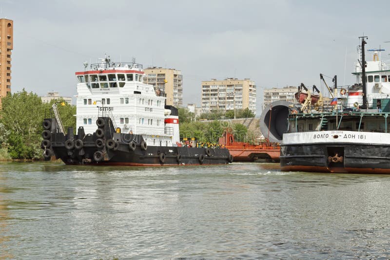 Transportation of bulky cargo on the barge