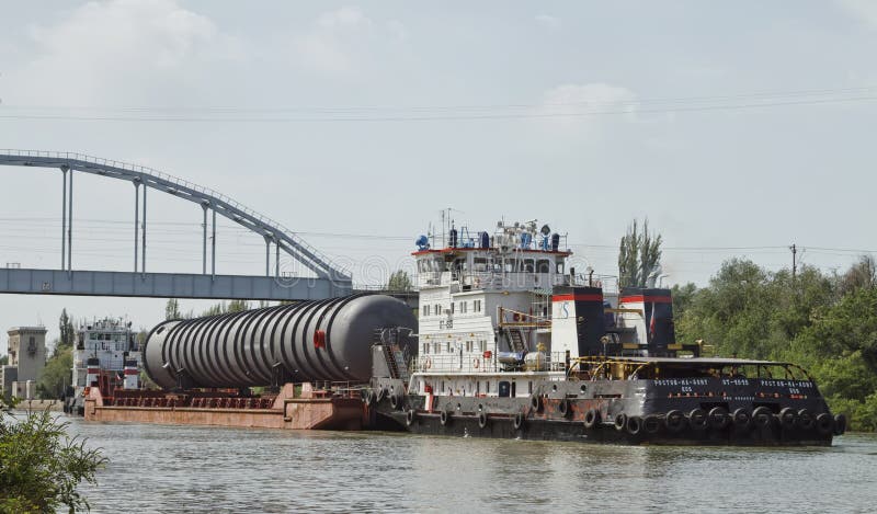 Transportation of bulky cargo on the barge