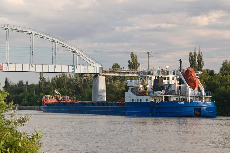 Transportation of goods and petroleum products on barges on the