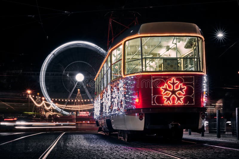Tranvía de Navidad y círculo en Brno 2019