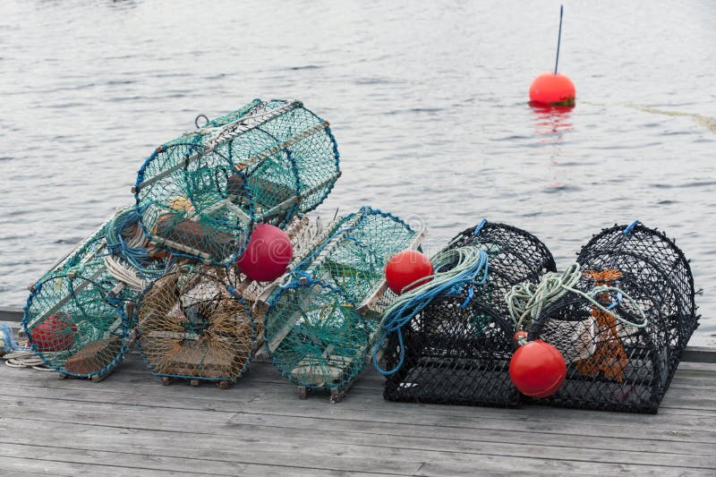 https://thumbs.dreamstime.com/b/trap-basket-fish-traps-to-catch-crab-lobster-81122446.jpg