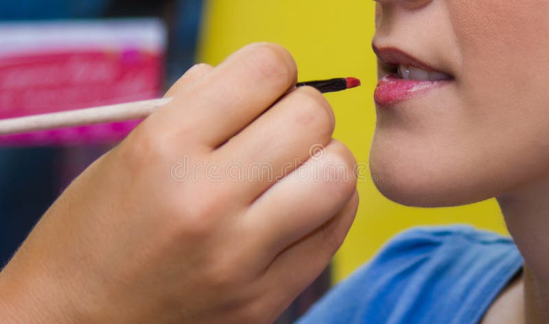 Tratamento da composição e da beleza. Mulher da composição do batom imagem de stock Tratamento da composição e da beleza. Mulher da composição do batom imagem de stock