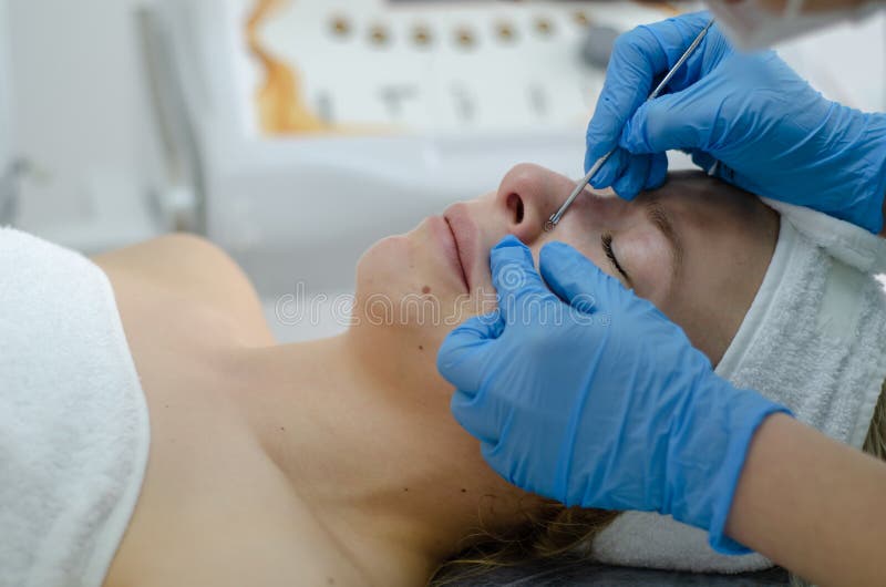 Tratamiento facial cosmético foto de archivo libre de regalías