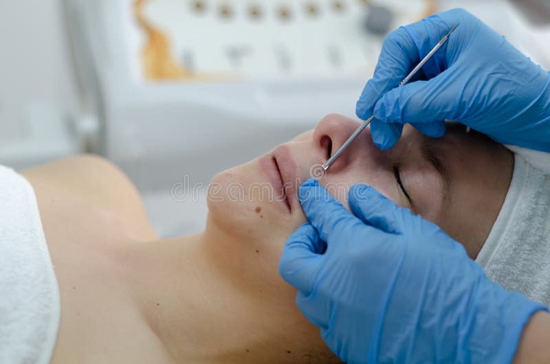 Tratamiento facial cosmético fotos de archivo libres de regalías