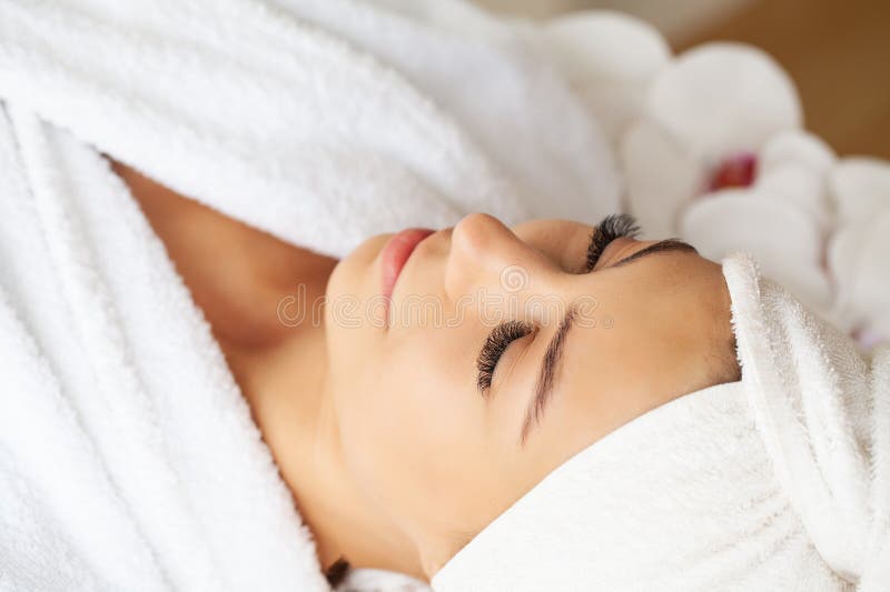 Trattamento di massaggi per la donna a Beauty Spa Salon immagine stock libera da diritti