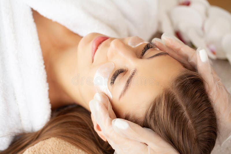 Trattamento di massaggi per la donna a Beauty Spa Salon fotografia stock