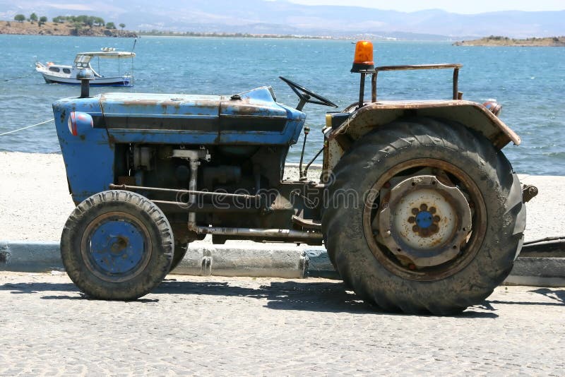 Trattore dalla spiaggia fotografia stock Trattore dalla spiaggia fotografia stock