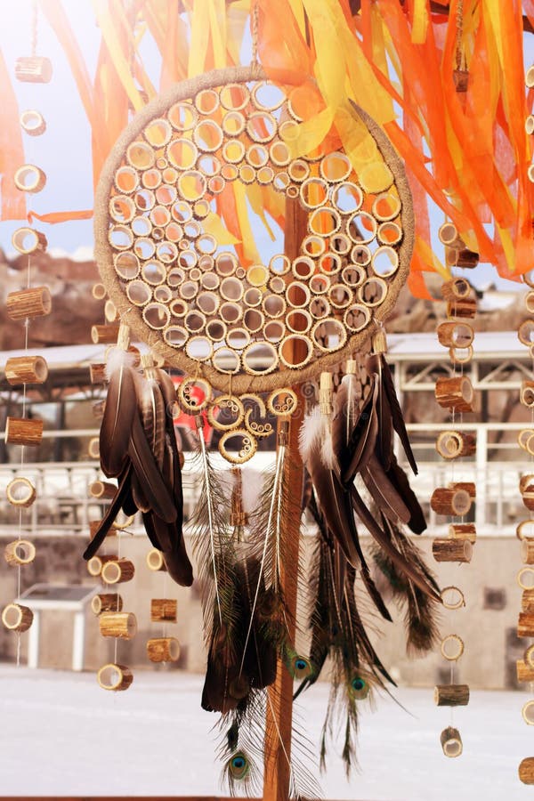 Traumfänger mit Federthreads und Perlen rope das Hängen Dreamcatcher handgemacht stockbilder Traumfänger mit Federthreads und Perlen rope das Hängen Dreamcatcher handgemacht stockbilder