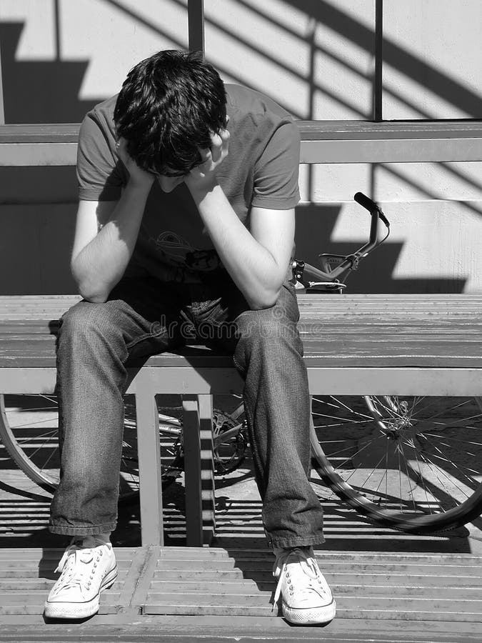 Trauriger Junge stockfoto. Bild von traurig, schlaf, junge 255970