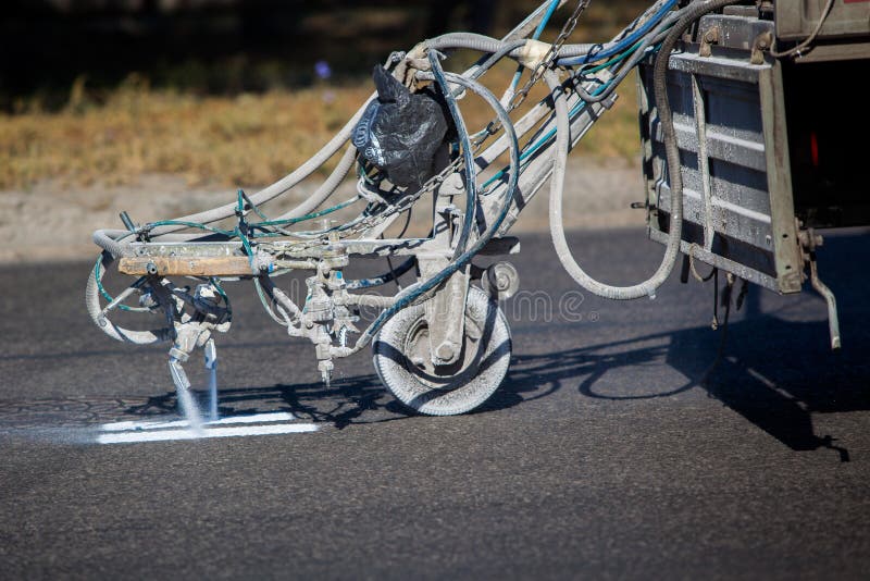 Travail d'équipe : Trottoir Asphalt Road Marking Paint et images stock Travail d'équipe : Trottoir Asphalt Road Marking Paint et images stock