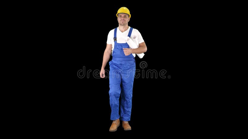Travailleur de la construction marchant avec les croquis de mise au point et souriant à la caméra, Alpha Channel banque de vidéos