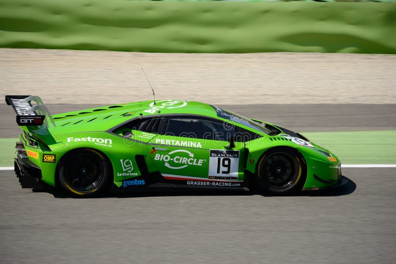TRB Grasser Lamborghini que compite con Huracan GT3 en Monza imagenes de archivo TRB Grasser Lamborghini que compite con Huracan GT3 en Monza imagenes de archivo