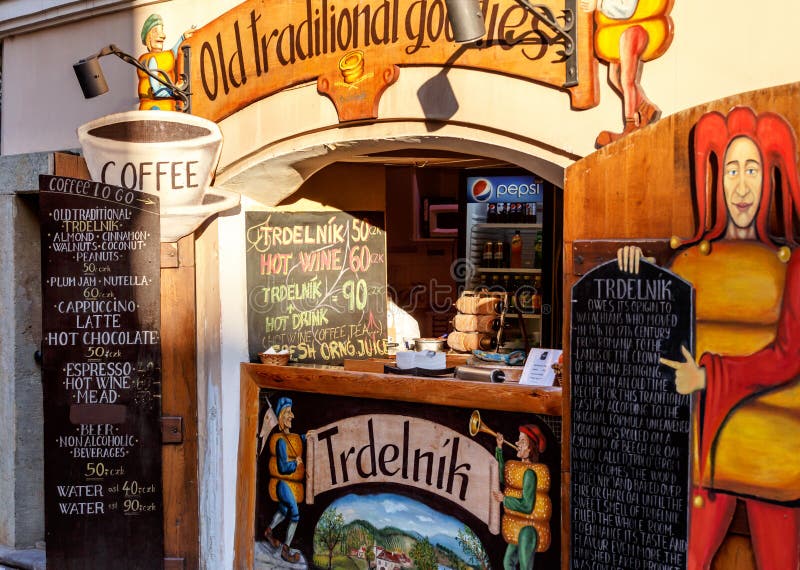 Trdelnik, una pasticceria ceca dolce tradizionale fotografie stock libere da diritti Trdelnik, una pasticceria ceca dolce tradizionale fotografie stock libere da diritti