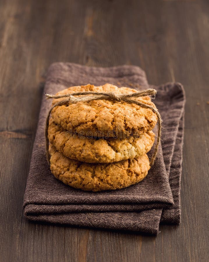 Tre biscotti dell'avena fotografie stock libere da diritti Tre biscotti dell'avena fotografie stock libere da diritti