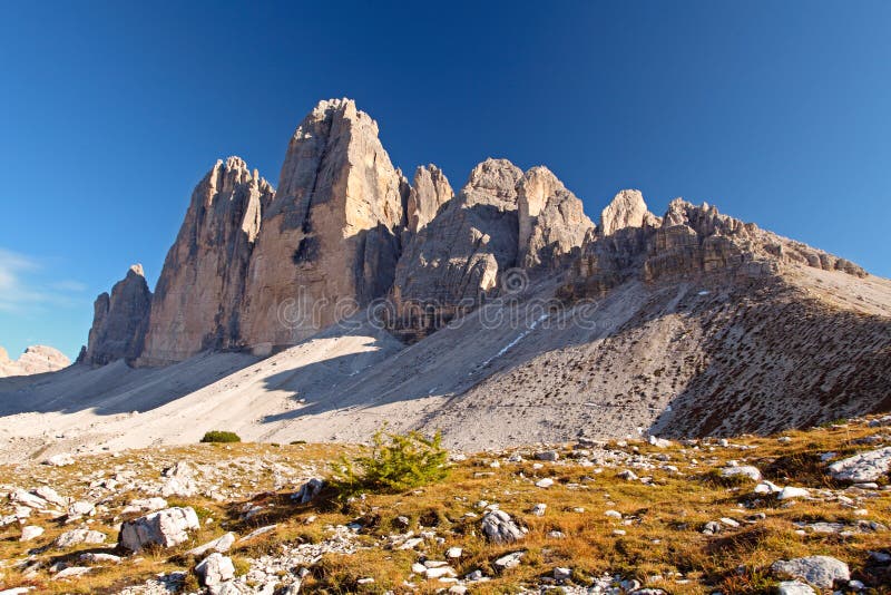 Tre Cime di Lavaredo Drei Zinnen - dolomía fotografía de archivo Tre Cime di Lavaredo Drei Zinnen - dolomía fotografía de archivo