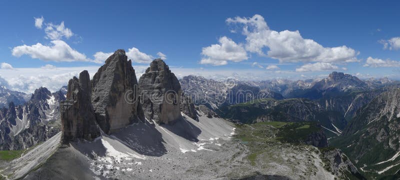 Tre CIME Di Lavaredo και καταπληκτικές απόψεις στοκ εικόνα με δικαίωμα ελεύθερης χρήσης Tre CIME Di Lavaredo και καταπληκτικές απόψεις στοκ εικόνα με δικαίωμα ελεύθερης χρήσης
