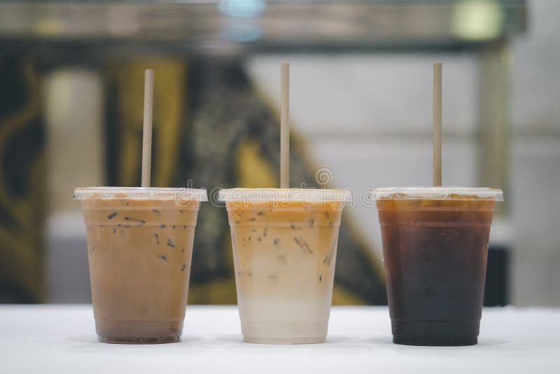 Tre glas för kaffedrycker i form av ett porto royaltyfri foto