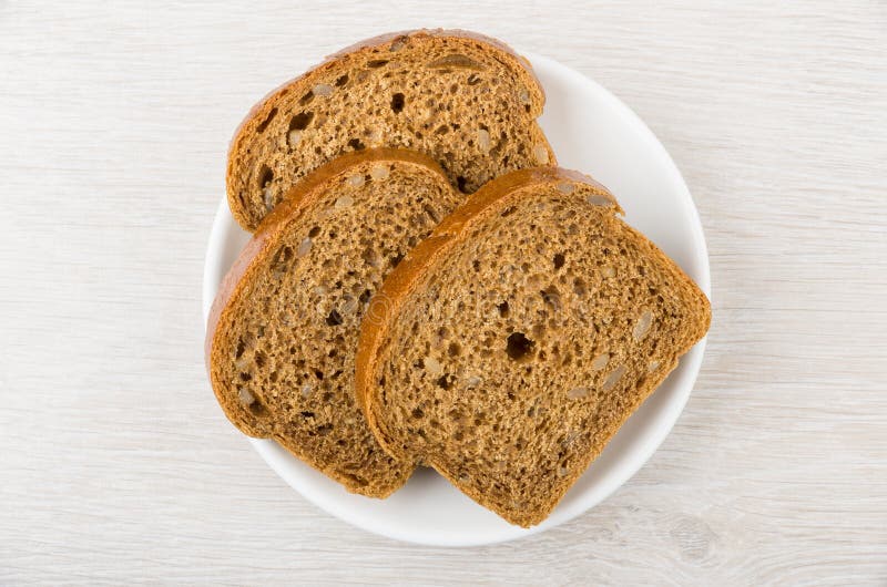 Tre stycken av bröd med solrosfrö i tefat arkivbilder Tre stycken av bröd med solrosfrö i tefat arkivbilder
