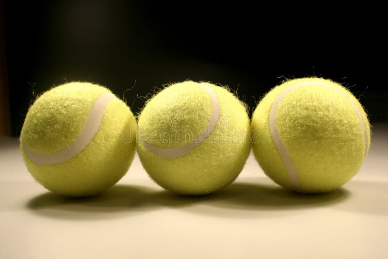 Tre tennis-sfere II immagine stock Tre tennis-sfere II immagine stock