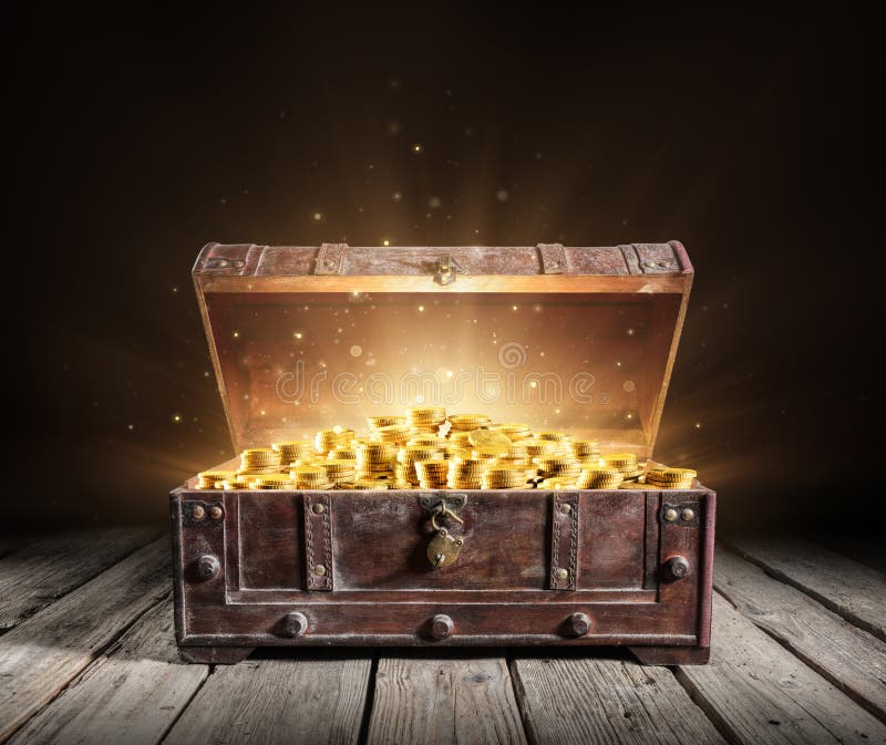 Treasure Chest - Open Ancient Trunk. With Golden Coins