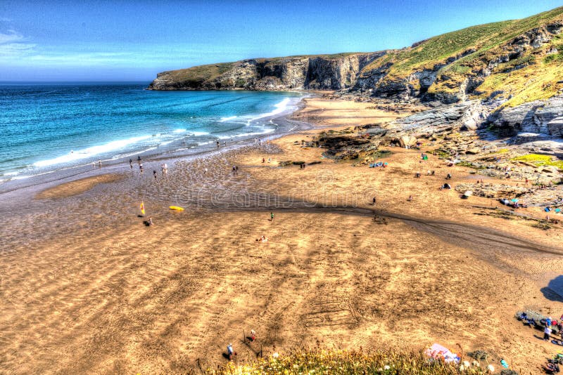 Trebarwith trådstrand Cornwall nära Tintagel England UK i briljant HDR färg royaltyfri bild Trebarwith trådstrand Cornwall nära Tintagel England UK i briljant HDR färg royaltyfri bild