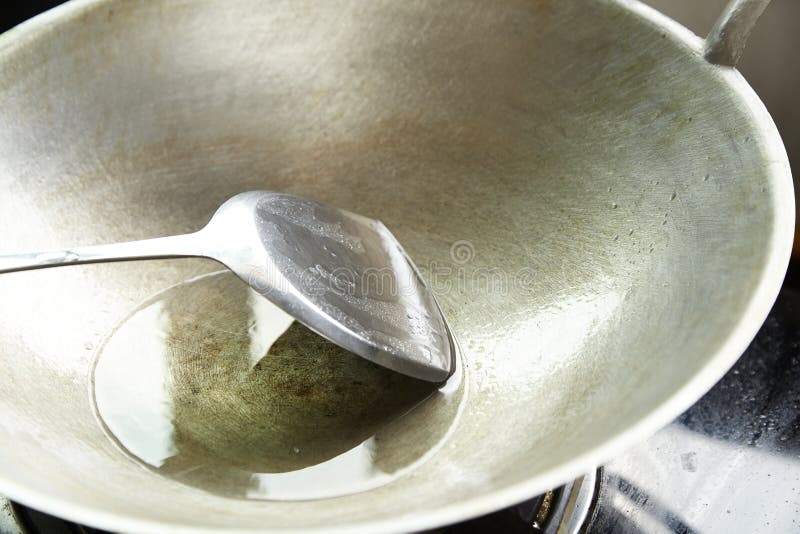 Tref om in de keuken te koken voorbereidingen stock fotografie Tref om in de keuken te koken voorbereidingen stock fotografie