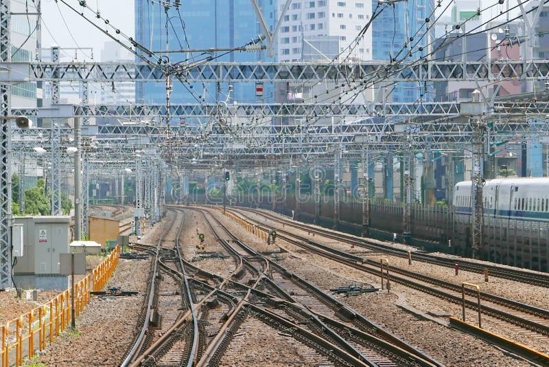 Treinspoor, kabel, de bouw, cityscape van Tokyo royalty-vrije stock afbeeldingen Treinspoor, kabel, de bouw, cityscape van Tokyo royalty-vrije stock afbeeldingen