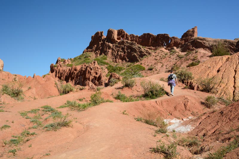 Trekking w Skazka lub bajce, jar Issyk-Kul południowy brzeg Kirgistan obraz royalty free Trekking w Skazka lub bajce, jar Issyk-Kul południowy brzeg Kirgistan obraz royalty free