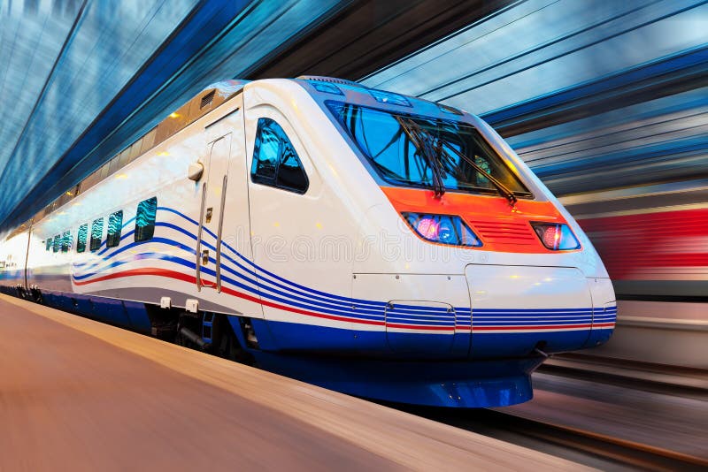 Trem de alta velocidade moderno com borrão de movimento
