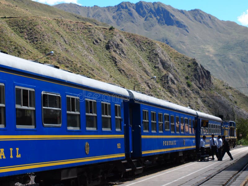 Tren a Aguan Calientes (Machu Picchu) fotografía de archivo libre de regalías Tren a Aguan Calientes (Machu Picchu) fotografía de archivo libre de regalías