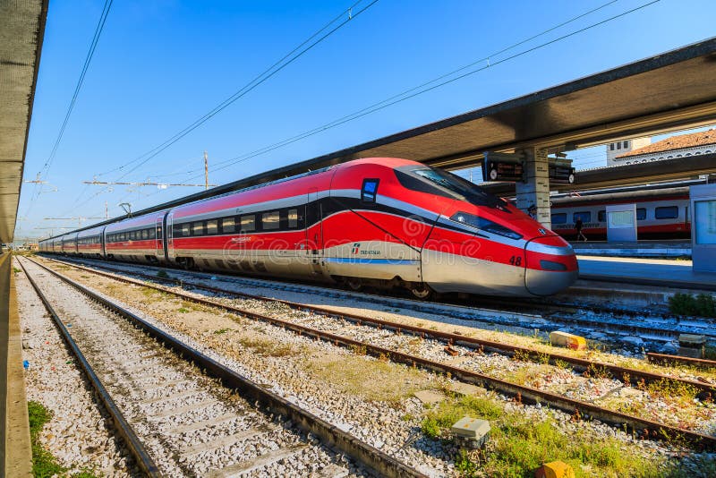 Tren de alta velocidad italiano imagen de archivo libre de regalías Tren de alta velocidad italiano imagen de archivo libre de regalías