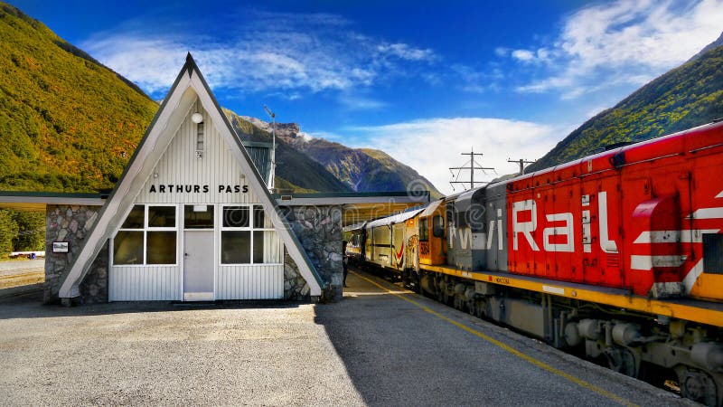 Tren de TranzAlpine, Christchurch Greymouth, Nueva Zelanda fotografía de archivo Tren de TranzAlpine, Christchurch Greymouth, Nueva Zelanda fotografía de archivo