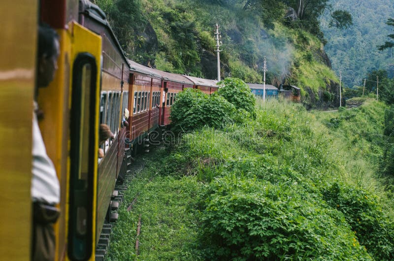 Tren a Kandy en Sri fotografía de archivo libre de regalías Tren a Kandy en Sri fotografía de archivo libre de regalías