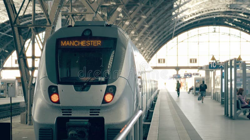 Tren moderno a Manchester El viajar al ejemplo conceptual de Reino Unido foto de archivo libre de regalías Tren moderno a Manchester El viajar al ejemplo conceptual de Reino Unido foto de archivo libre de regalías