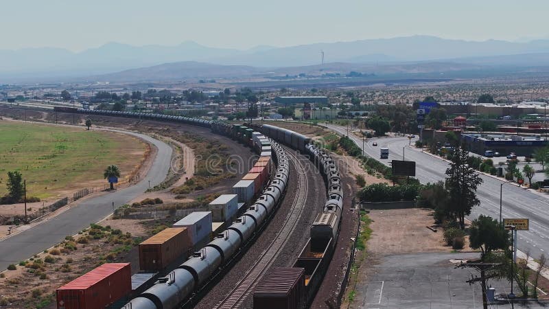 Tren que atraviesa los estados de california y nevada.