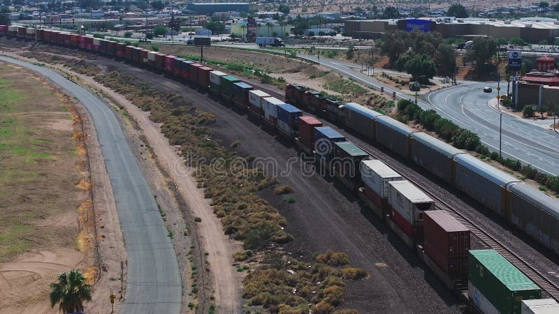 Tren que atraviesa los estados de california y nevada.