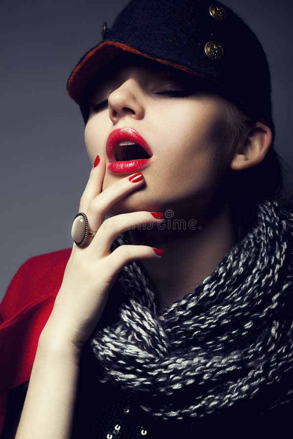 Trendy fashion woman in modern cap - stylish make