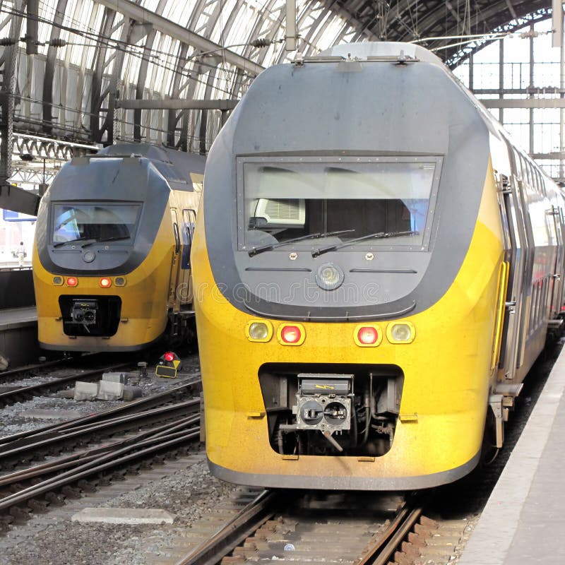 Trenes de pasajeros en Amsterdam