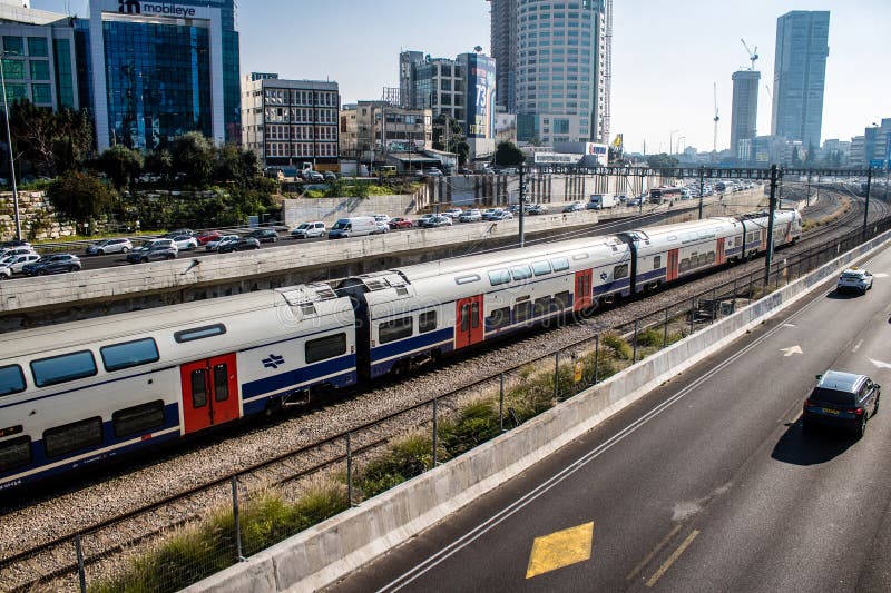 Treno che collega tel aviv a gerusalemme in israele immagini stock