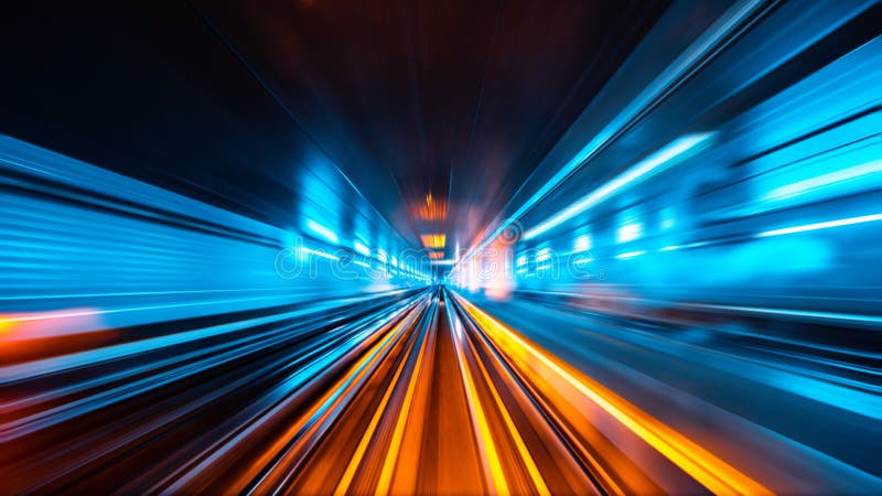 Treno che si muove velocemente in tunnel fotografie stock libere da diritti Treno che si muove velocemente in tunnel fotografie stock libere da diritti